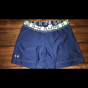 Navy blue under armour spandex size med 5” inseam